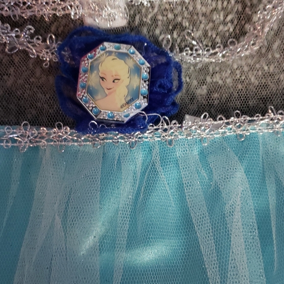 Frozen Elsa play costume! 4-6X - Picture 3 of 8